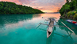 Lagon bleu dans les îles Togean en Sulawesi central